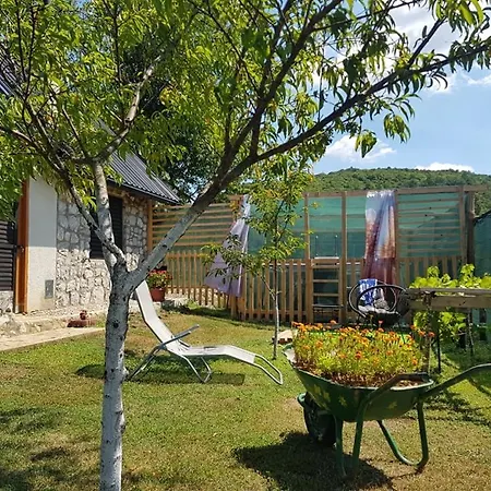 Kamena Kucica Ferienhaus *