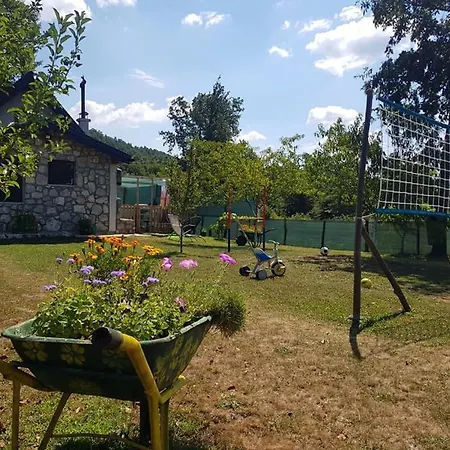 Kamena Kucica Ferienhaus *